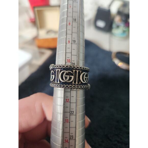 Elegant Gucci Marmont Snake Ring - Picture 2 of 6